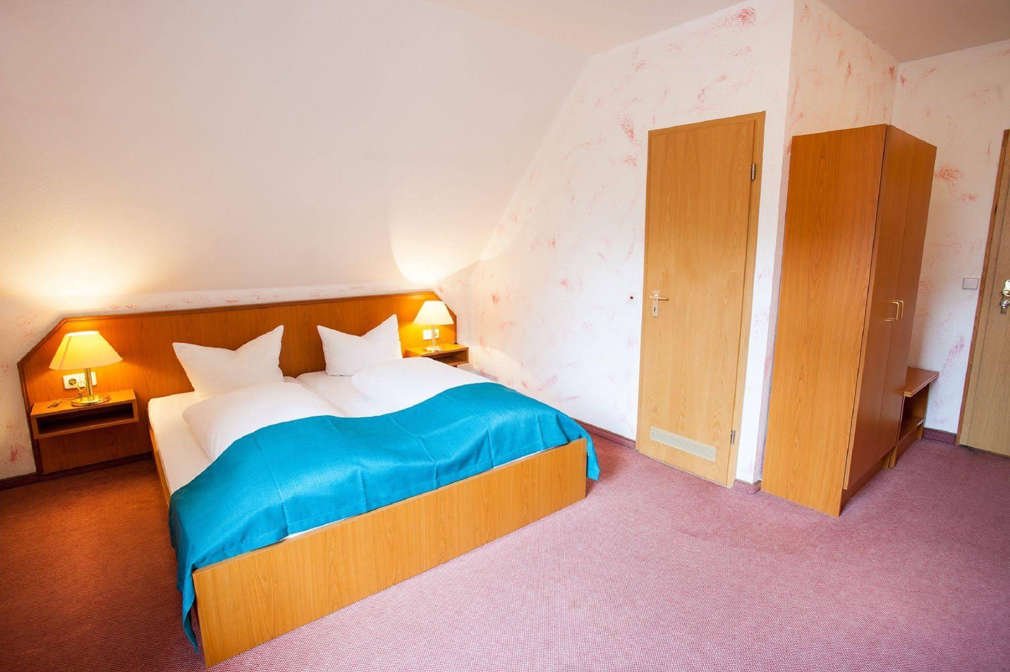 Hotel Alter Wolf Wolfsburg Bagian luar foto